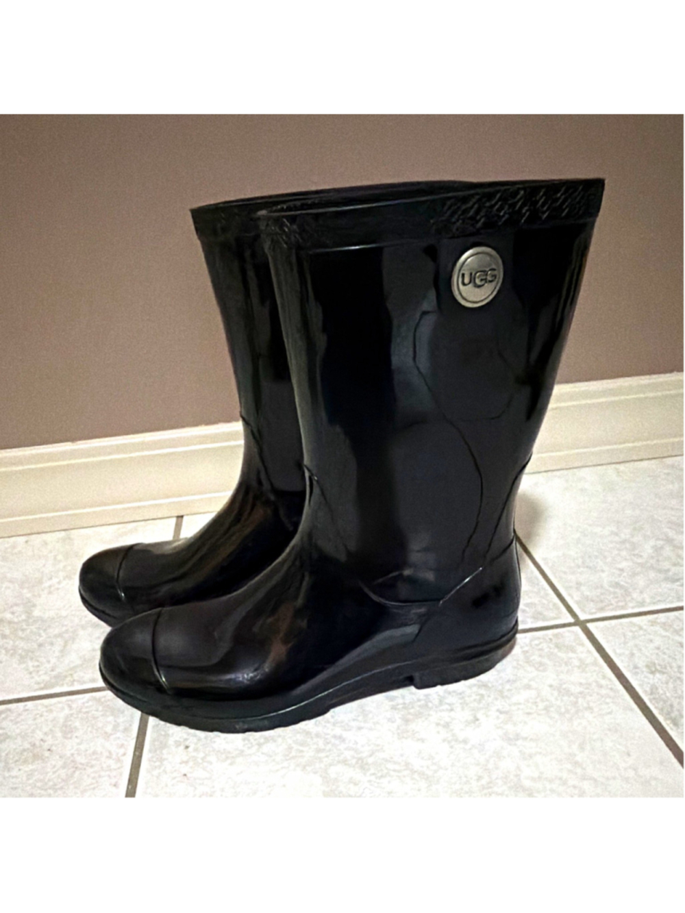 UGG Women’s Black Rubber Pull-On Mid-Calf Rain Boots US 9 EU 40